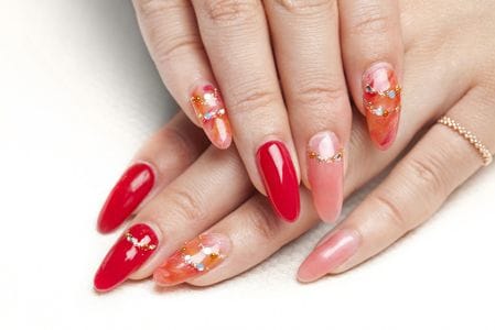 男性に聞く ネイルが派手な女子 と 爪の手入れをしていない女子 の手料理どっちが食べたい マイナビウーマン