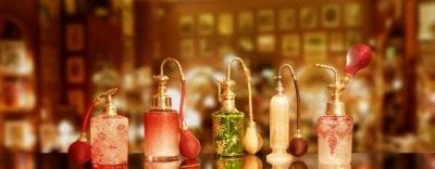SHISEIDO THE GINZAのアンティークフラコン（香水瓶）展示イメージ