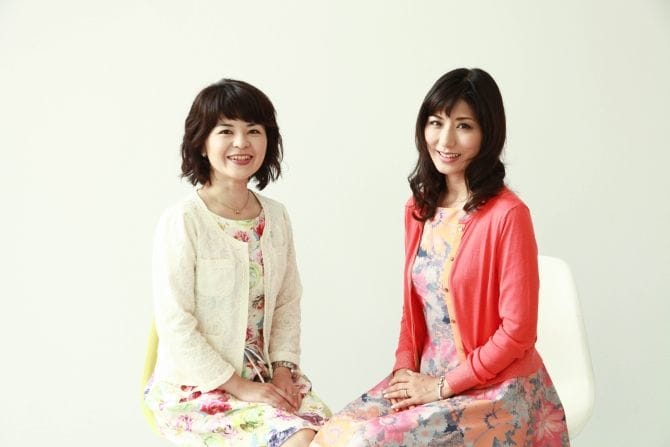 小室淑恵さん（右）と大塚万紀子さん（左）