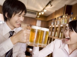 87 7 の女子が 笑って流す 派 飲み会で下ネタが出たときの対処法とは マイナビウーマン