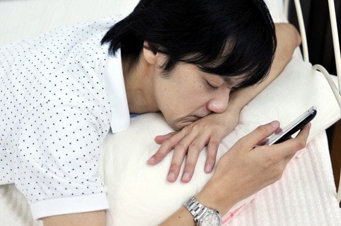 男のホンネ 気になる子から深夜にlineが来たら うれしい 迷惑 68 6 は と回答 マイナビウーマン