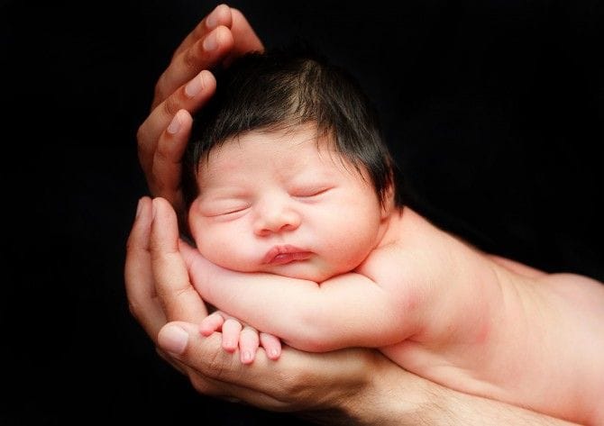 ドイツ生まれの女性写真家が 日本で生後1週間未満の赤ちゃんを撮影する理由 マイナビウーマン