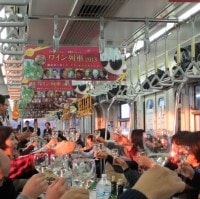 今年のワイン列車は12月12日（土）に開催。料金5,100円、定員140名。