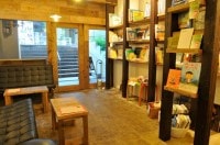 お店の売上の一部は「認定NPO法人 国境なき子どもたち(KnK)」へ支援