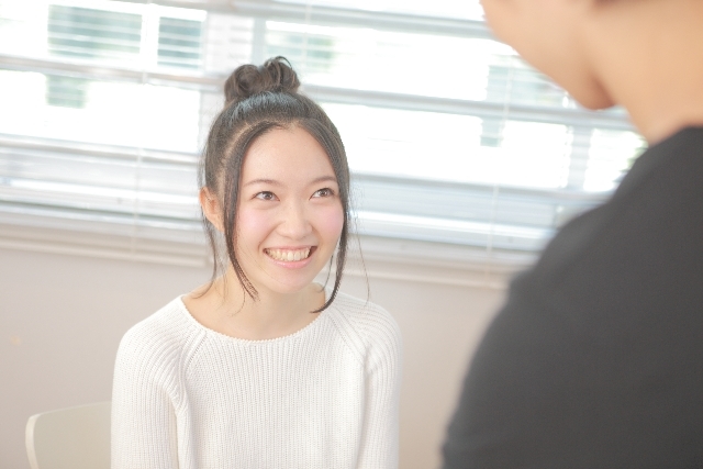 彼氏以外の男性にキュン 女子が密かに目の保養にしている身近な人 職場の先輩 店員さん マイナビウーマン