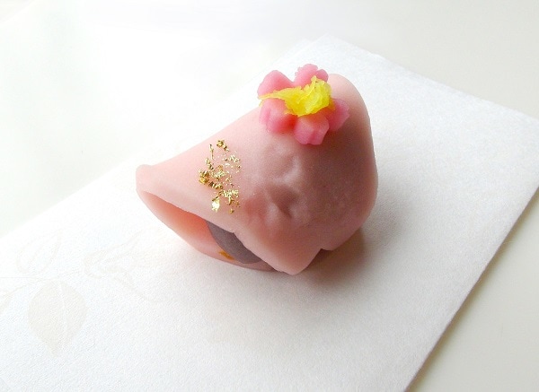 奥村土牛≪醍醐≫をモチーフにした和菓子「桜の宴」