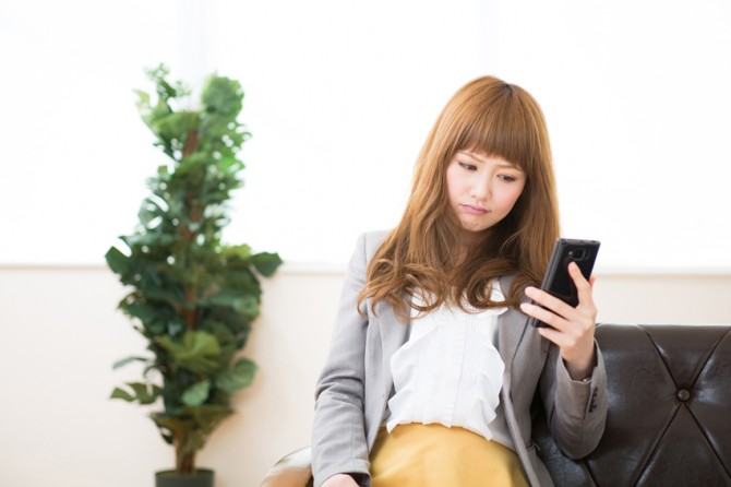 携帯チェックはダメ 彼氏の携帯をチェックしたくなった時に自分を止める方法 Cyuncore