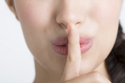 衝撃的 女性が 墓場まで持っていく秘密 6つ 実は で結婚した ほか マイナビウーマン