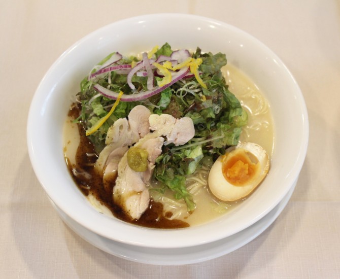 野菜たっぷり水炊き鶏白湯ラーメン799円