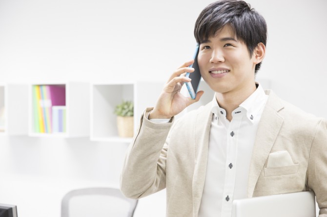 つい目で追っちゃう 職場で女性にチヤホヤされる男性の特徴 マイナビウーマン