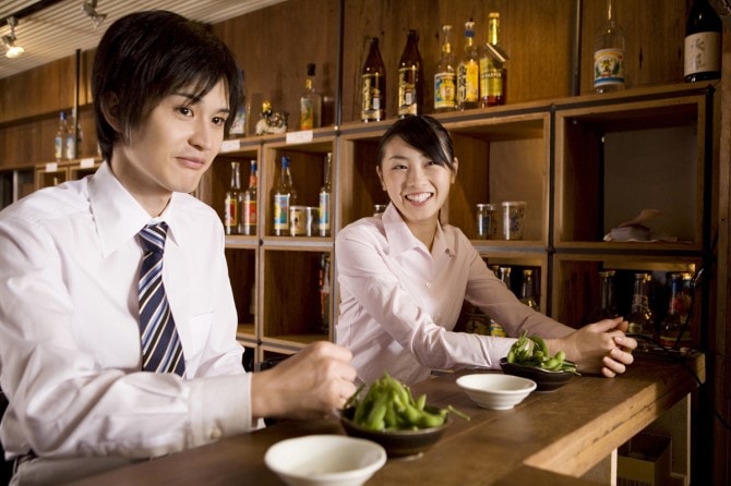 ボディタッチより効果的 飲み会で男性にされたらドキッとする気遣い マイナビウーマン