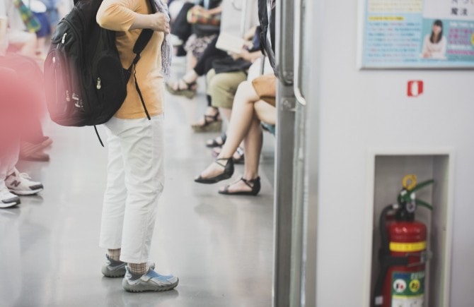 電車内の ふるまい で分かる 性格の 悪い 人がしがちなこと6 マイナビウーマン