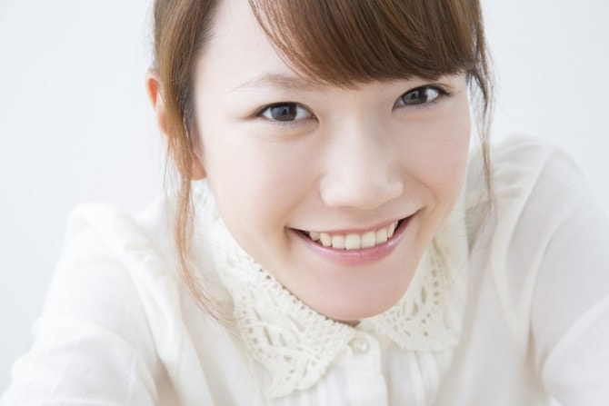 歯に海苔がついた女 への スマートな指摘 5パターン マイナビウーマン