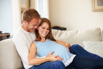 妊娠した女性とその彼氏
