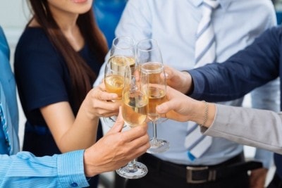 職場恋愛での脈ありサインを紹介 社内恋愛が成就するきっかけ アプローチ法とは 1ページ目 マイナビウーマン