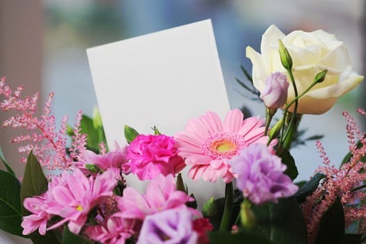 結婚記念日に 花 を贈ろう 女性が喜ぶ花の種類 渡し方まとめ マイナビウーマン