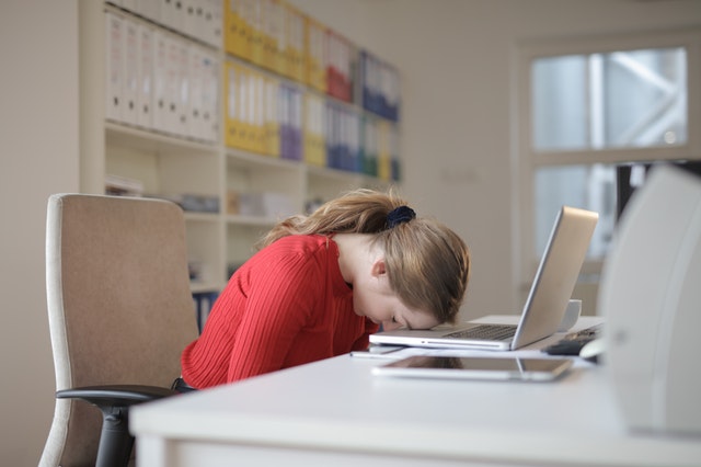 仕事中なのにどうしても眠い すぐ効く5つの対処法 マイナビウーマン