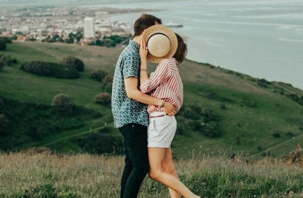 彼氏との初キス 絶対に成功させるシチュエーションやテクニック10 マイナビウーマン