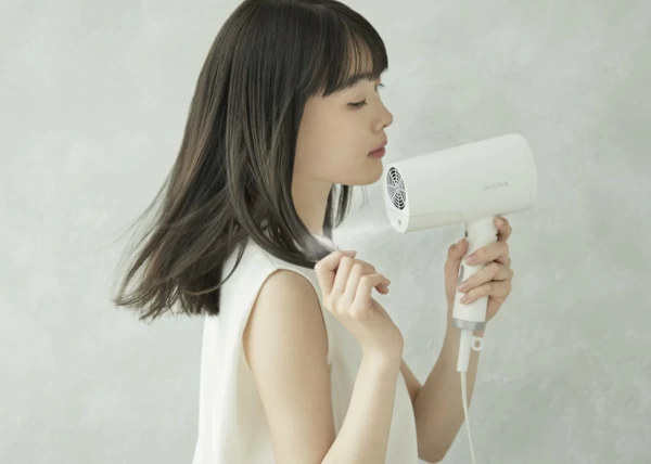 自宅でサロン級のヘアケア。使うたび美しくなる「新ドライヤー」登場｜「マイナビウーマン」