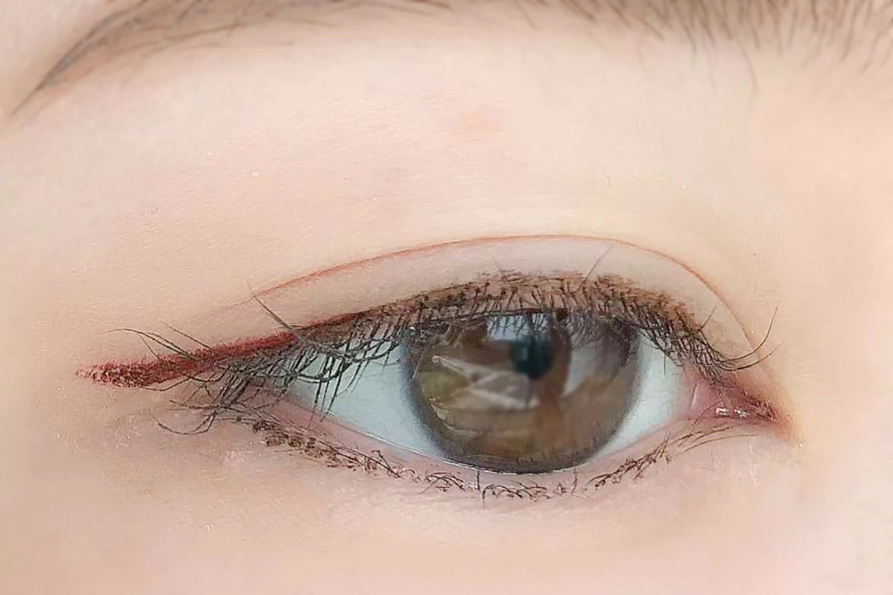 Fujiko7月新作「仕込みアイライナー」全色レビュー｜「マイナビウーマン」