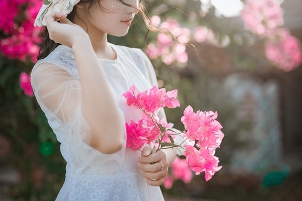 脳内お花畑 は良い意味or悪い意味 使い方と注意点 マイナビウーマン