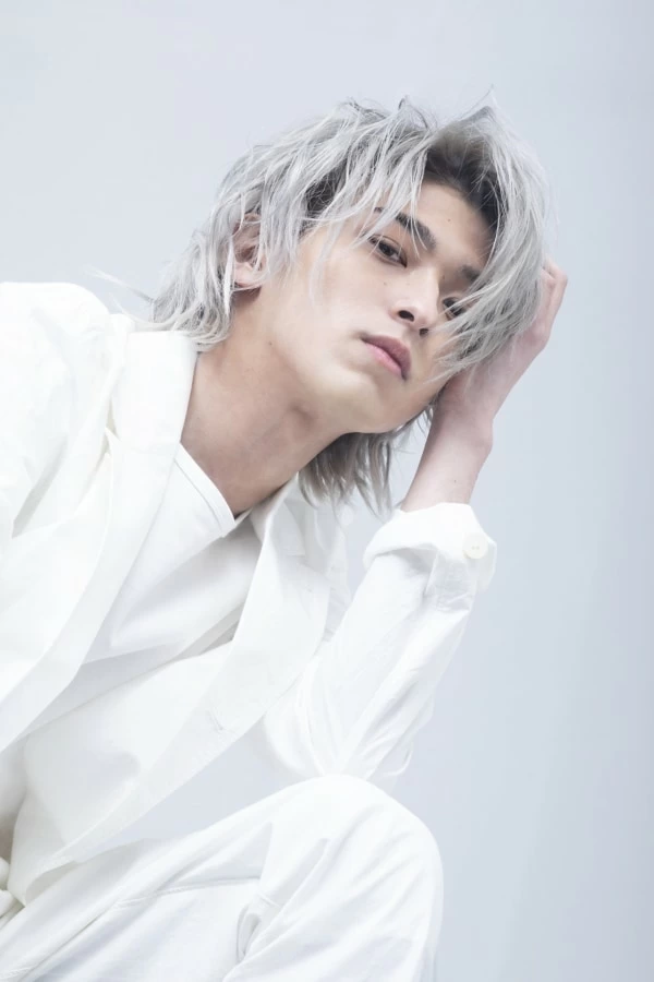 横浜流星　写真5枚セット 横浜流星、肉体美や銀髪カット公開。写真集＆パーソナルブックを発売