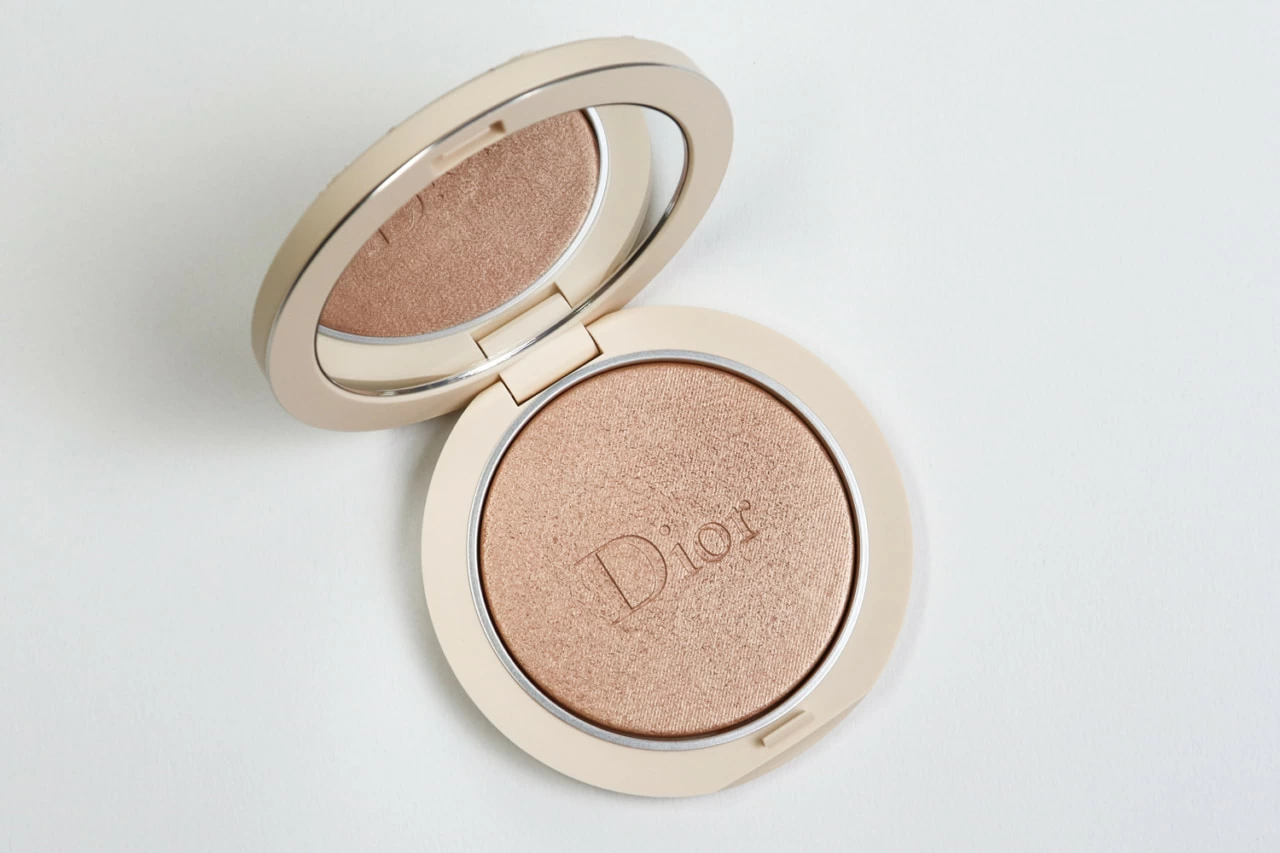 肌に輝きを与えるDIOR新作ロング ラスティング ハイライターレビュー