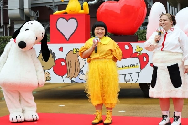 スヌーピーが全国を走る 出発式でおかずクラブが Love を語る マイナビウーマン