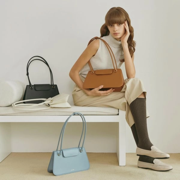 【Louie ooie】本革 peggy bag ペギーバッグ 韓国ドラマ ペギーバッグ - louie ooie | 60% - アジアファッション通販