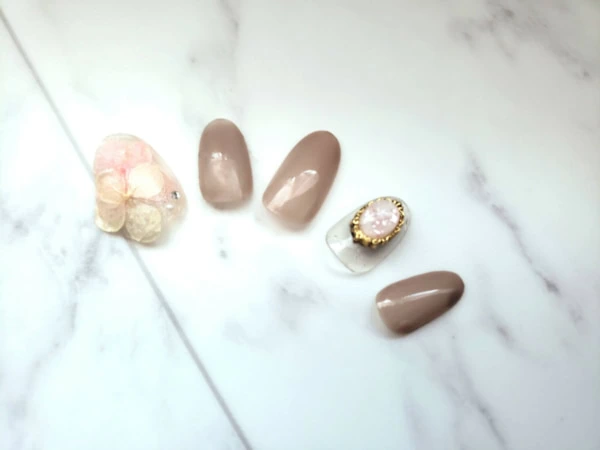 足のマニキュアの簡単な塗り方 ケア方法からおすすめデザインまで紹介 5ページ目 マイナビウーマン 足のマニキュアの簡単な塗り方 ケア方法からおすすめデザインまで紹介 5ページ目 マイナビウーマン