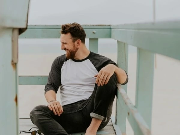 頭ポンポンをする男性心理とは 脈ありの見極め方を解説 マイナビウーマン