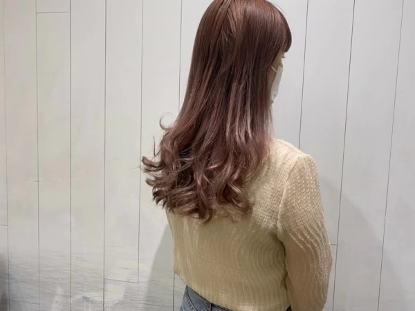 三つ編みのやり方の基本とは 応用ヘアアレンジも紹介 2ページ目 マイナビウーマン 三つ編みのやり方の基本とは 応用ヘアアレンジも紹介 2ページ目 マイナビウーマン