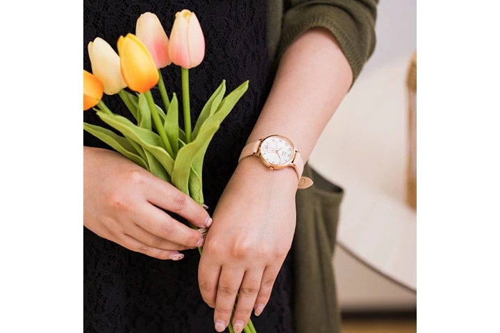花束を持つミッフィーがかわいい！ ingénu、コラボ腕時計が発売｜「マイナビウーマン」