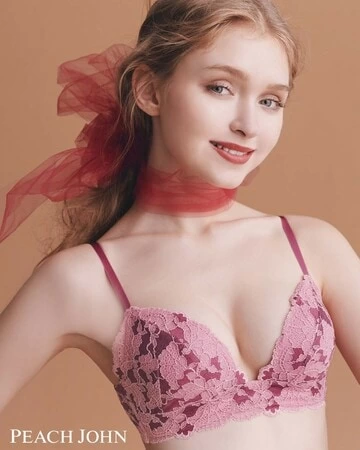 PEACH JOHN ナイスバディブラ　ラズベリー　F65 SM 写真4/4｜ピーチ・ジョン「ナイスバディブラ」に華やか