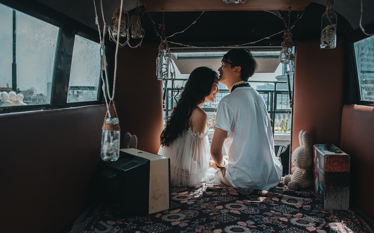 キスしながら頭を撫でる 心理