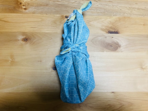 風呂敷でエコバッグを作る方法：クイック瓶包み