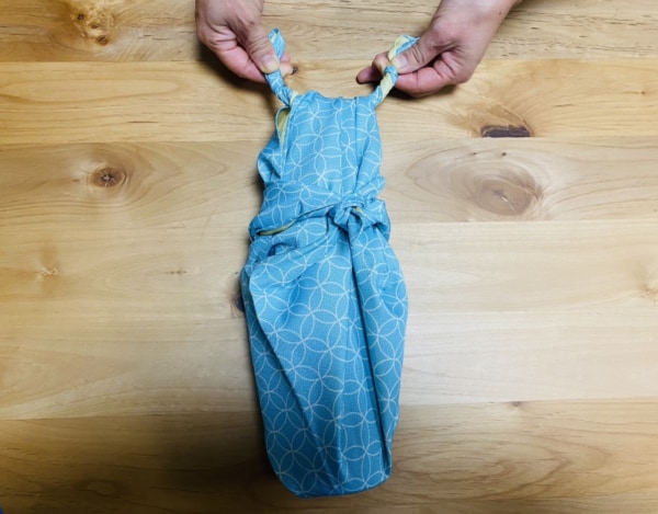 風呂敷でエコバッグを作る方法：クイック瓶包み