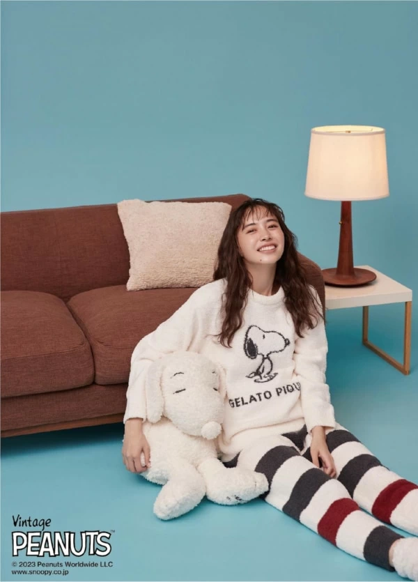 スヌーピーが大好きな井桁弘恵が着こなす。「PEANUTS meets GELATO