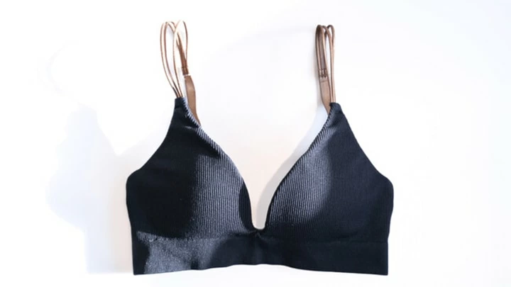 ストレスフリーな着け心地。下着作りのプロ「Scuu」×モデル山本優希が
