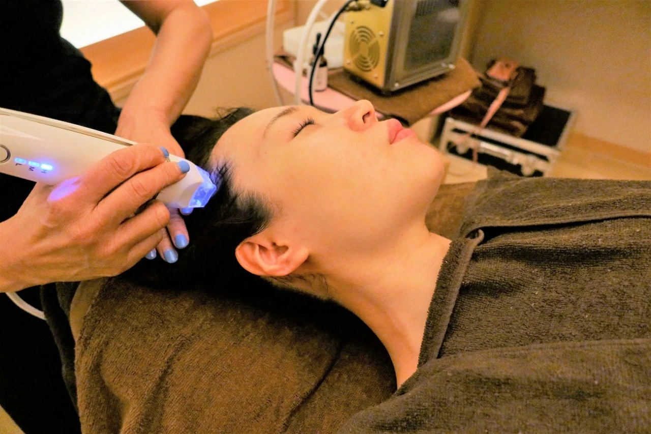 驚きの即効性。脱マスク時代に怯えるアラサー編集部員が美容施術