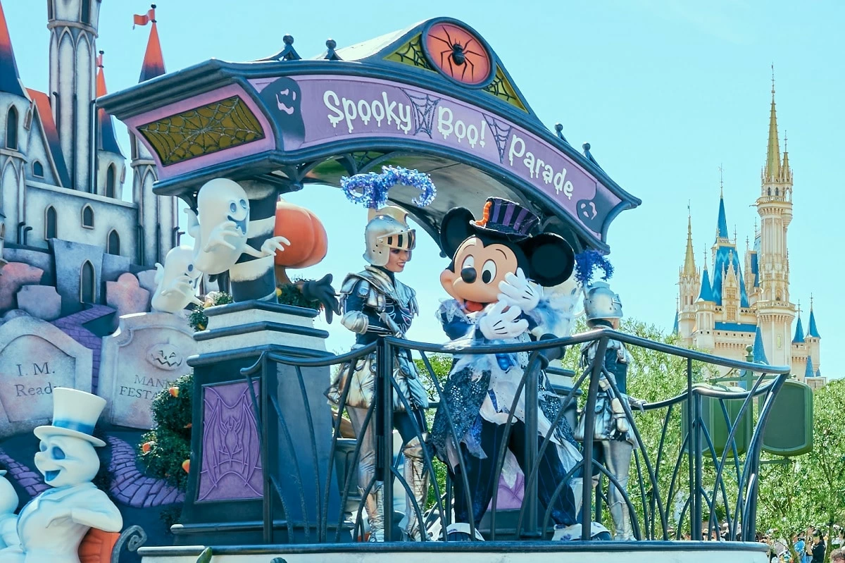 お家にディズニーランドが現れますよ。 お家にディズニーランドが現れますよ。 お家にディズニーランドが現れ