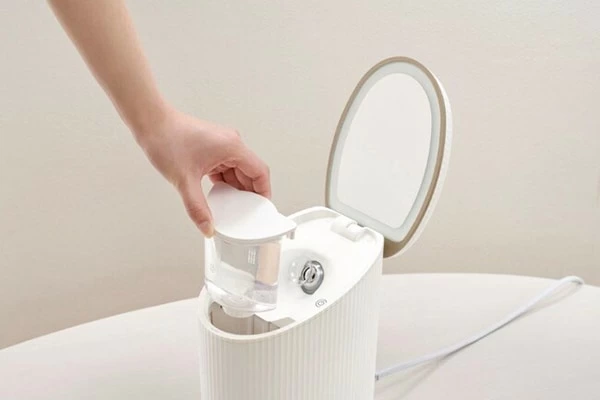 コンパクトで部屋に馴染む。アイリスオーヤマのMiCOLAにロート製薬監修