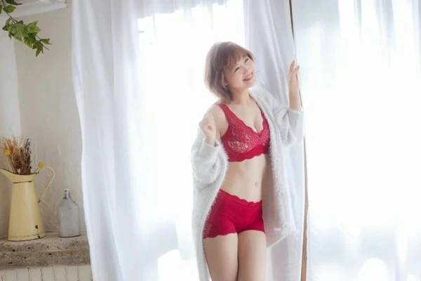 小胸さん専用ナイトブラに華やかな新色「ダスティレッド」が仲間入り