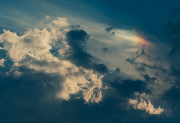 虹色の雲は幸運の前兆？ スピリチュアル的な意味7選｜「マイナビウーマン」
