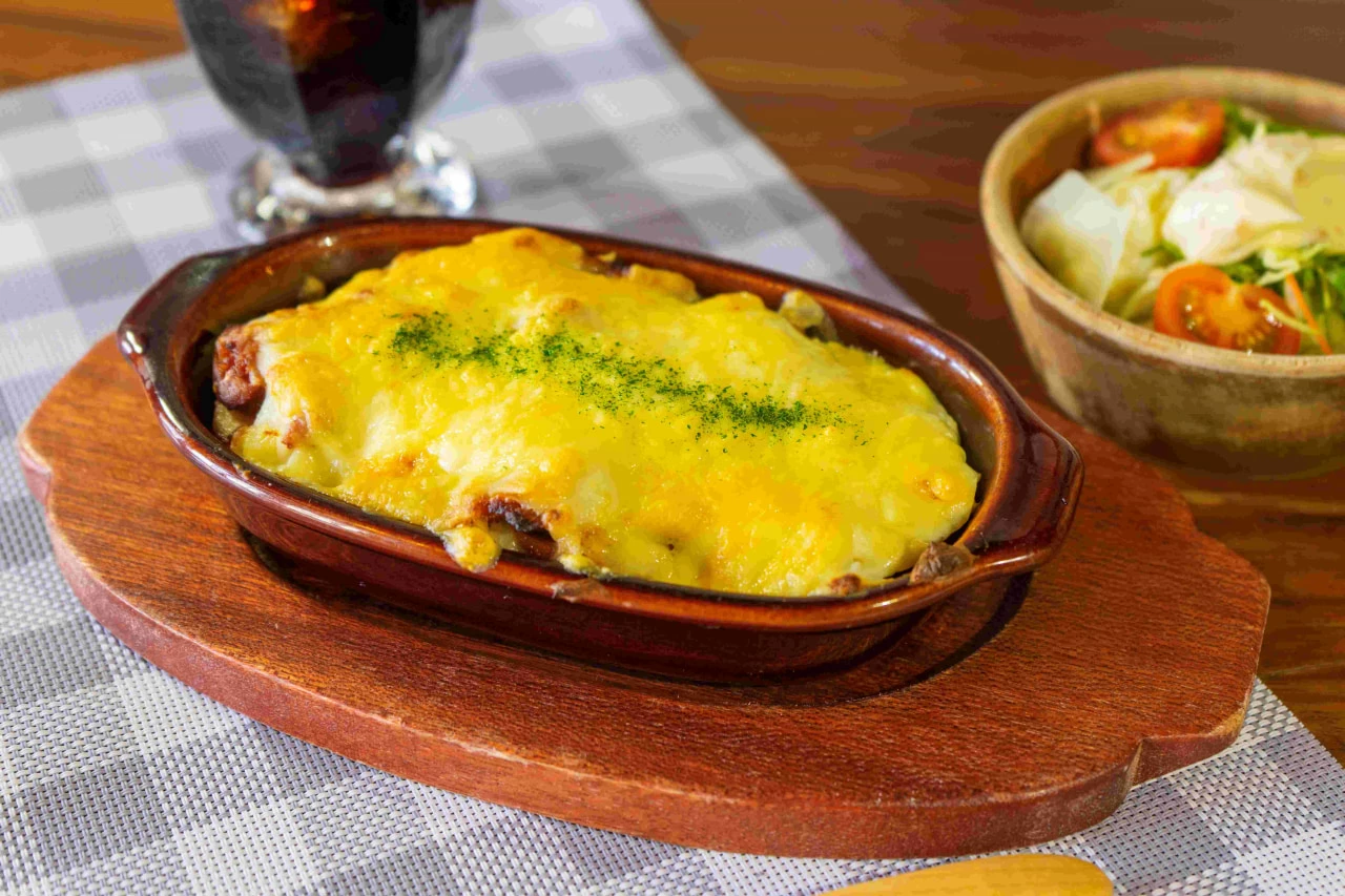 ふるさと納税 北海道 洞爺湖町 ◆パーラーふくだ◆大人気！手作り洋食「焼きチーズカレー、ミートドリア、エビピラフ＋ガトーショコラ」≪冷凍≫ 北海道洞爺湖町のふるさと納税返礼品「パーラーふくだの手作り洋食食べ