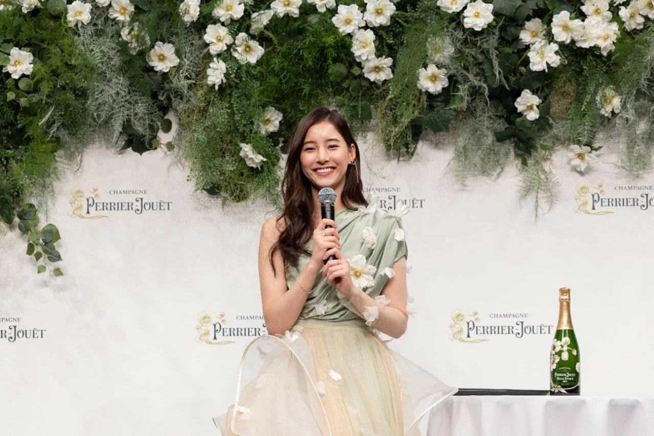 女神のようなドレス姿にうっとり。新木優子「ペリエ ジュエ