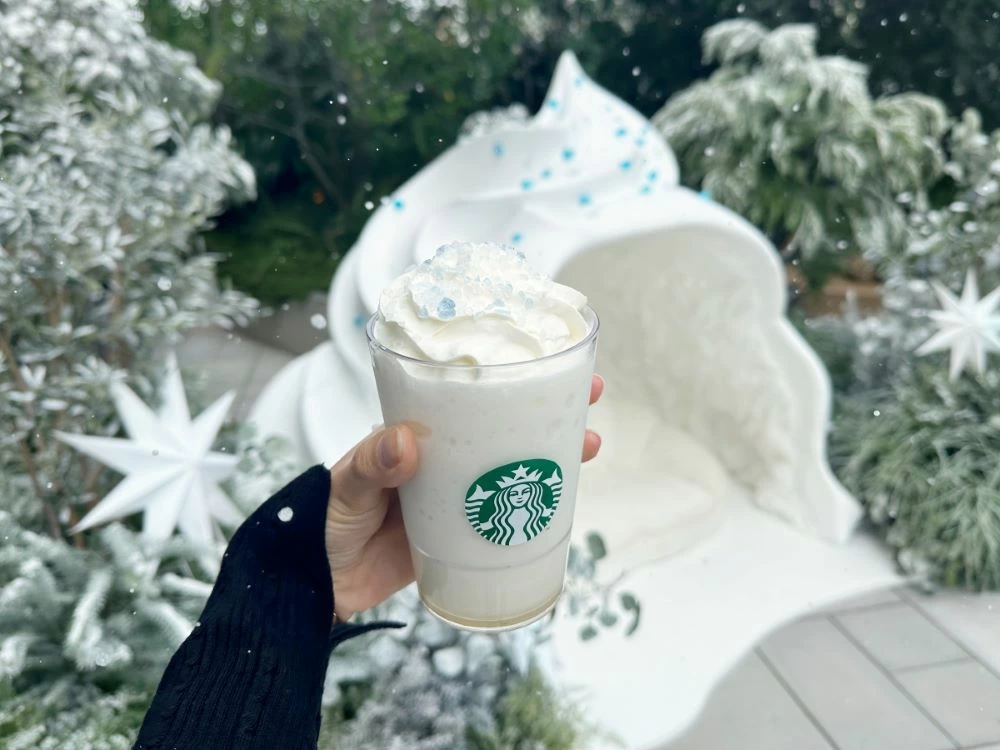 スタバ新作】マカダミアナッツのコクとホワイトチョコのシャリシャリ食