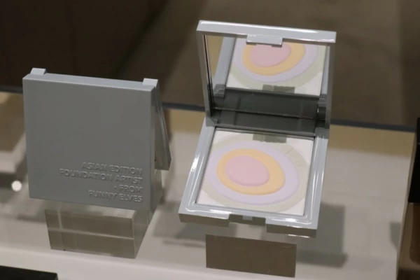 マキアージュから、今年も数量限定のフェイスパウダー「スノー