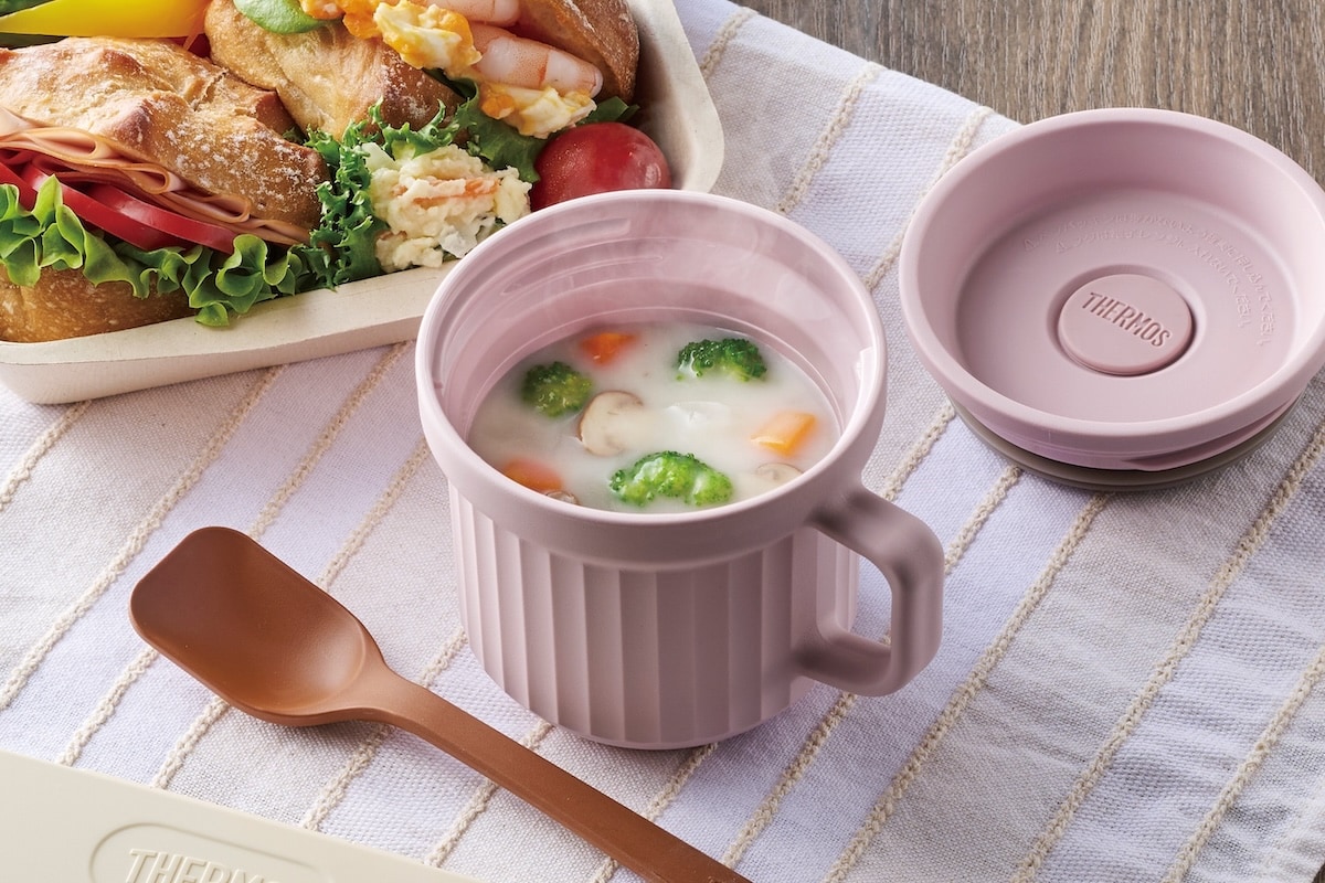 職場でスープランチが楽しめる！ サーモスから軽い樹脂製のスープマグ