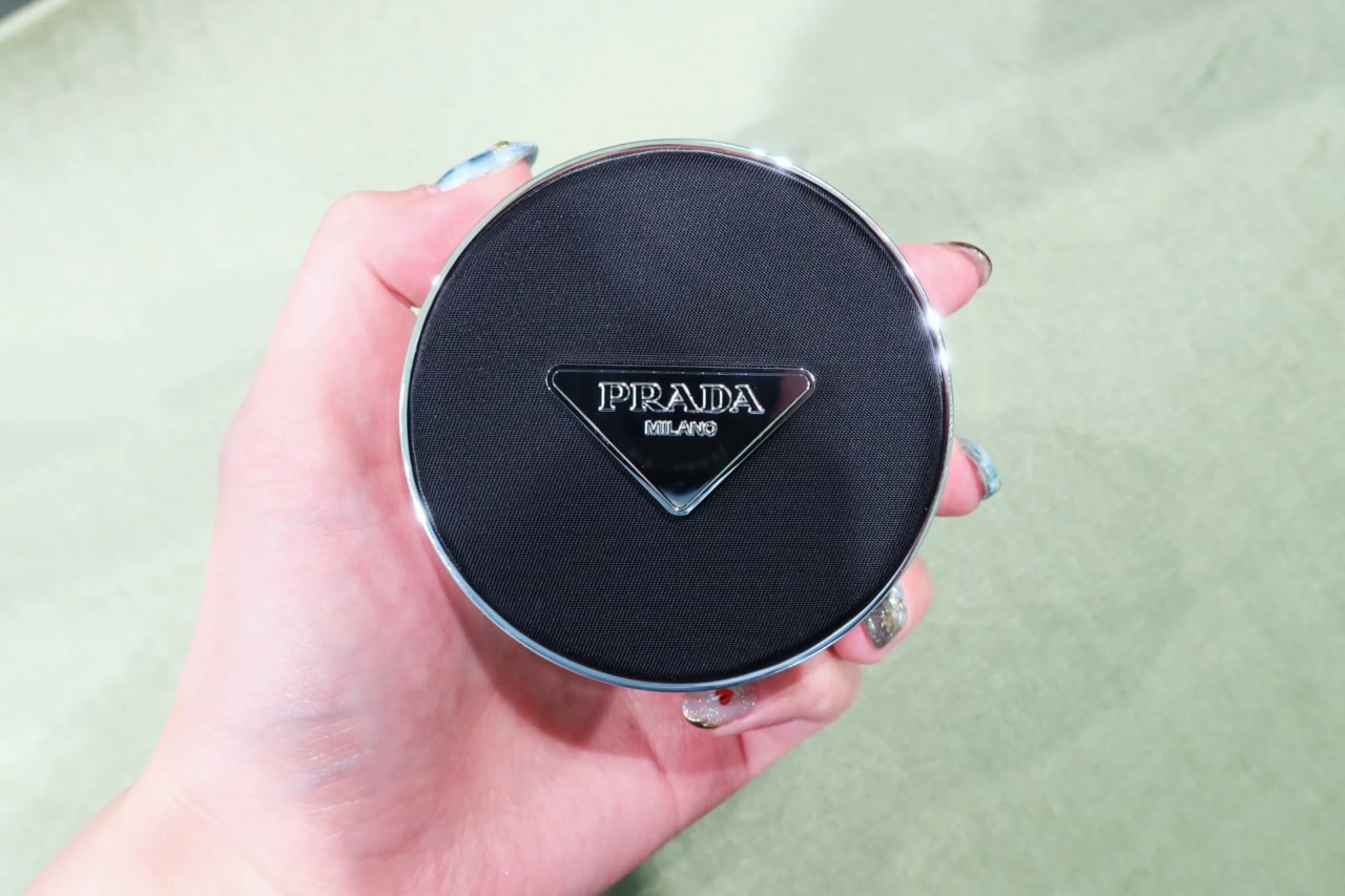 プラダ ビューティから美容液クッションファンデが登場。超柔軟